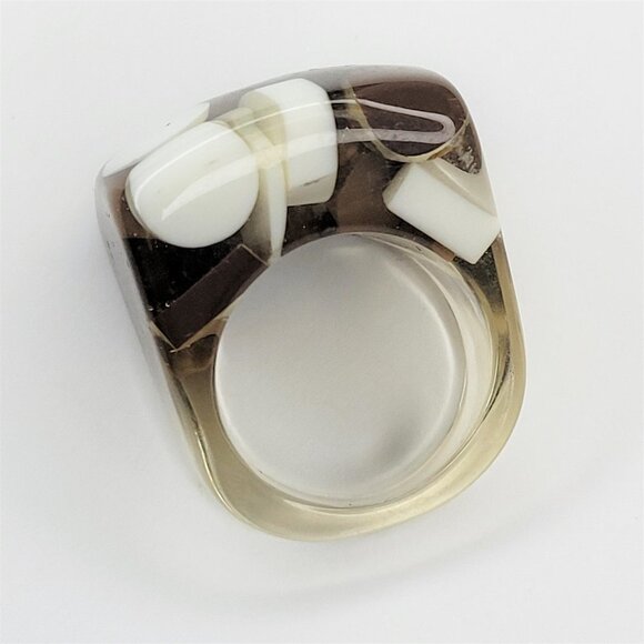 Chunky Clear Resin Ring With Brown and White Pill Beads Square Shape Lucite Ring - Picture 5 of 10